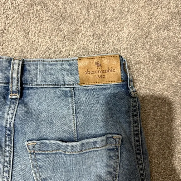 Abercrombie Kids High-Rise Mini Mom Jeans, Light Wash Straight-Leg size 11/12 - Picture 7 of 11
